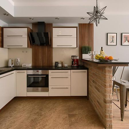 Millo Apartament Parking By Impero Познан Екстериор снимка