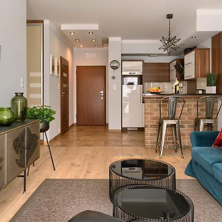 Millo Apartament Parking By Impero Познан Екстериор снимка
