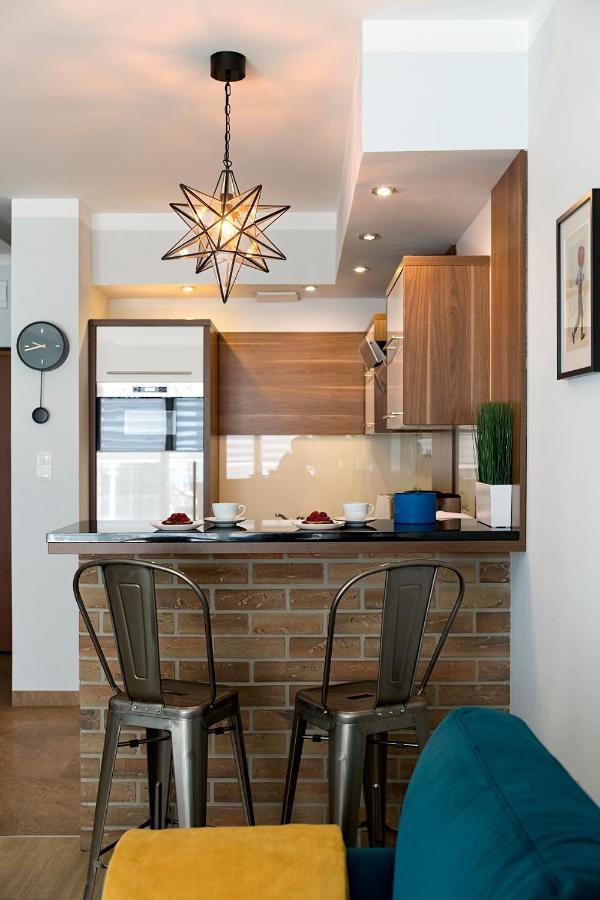 Millo Apartament Parking By Impero Познан Екстериор снимка