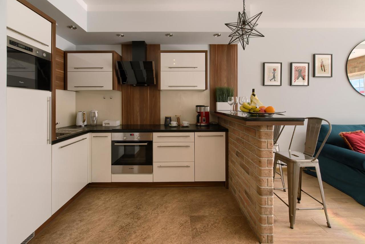 Millo Apartament Parking By Impero Познан Екстериор снимка